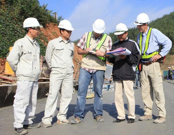 Quần áo bảo hộ xây dựng – Sự an toàn dành cho người lao động