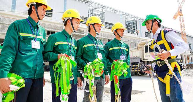 Cách lựa chọn quần áo công nhân phù hợp