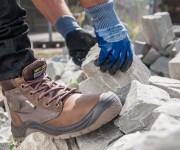 Một số câu hỏi thường gặp về giày bảo hộ lao động